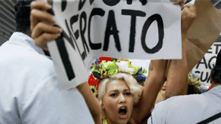 Libération: Femen: Война "секстремисток"