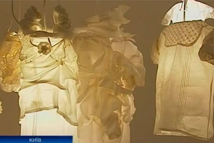 Киевская мастерица открыла выставку светильников из подержанных вещей