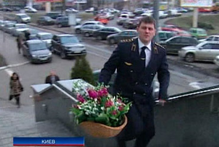 Женщин-чиновников из украинских министерств сегодня одарили подарками