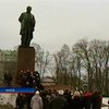 Власть и оппозиция возложили цветы к памятнику Шевченко
