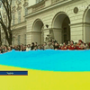 Во Львове тысячи человек спели гимн Украины