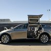 Tesla на год отложила серийный выпуск электрокроссовера