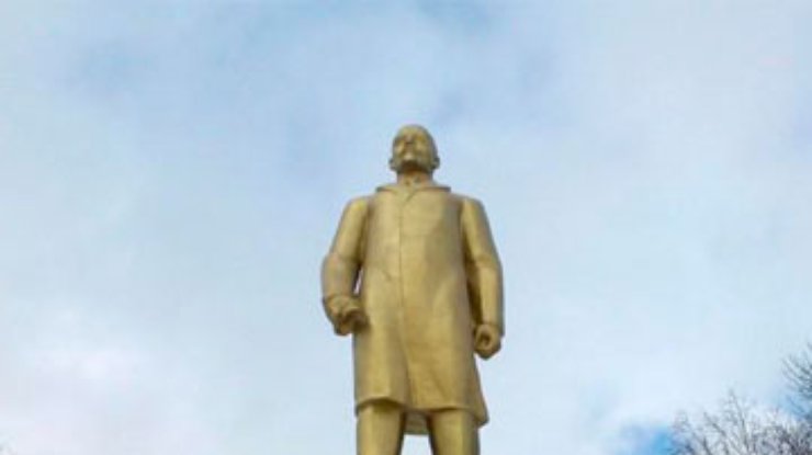 В Ахтырке поставили нового Ленина (фото)