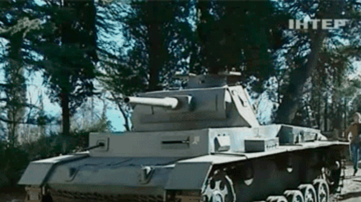 Крымчанин из подручных материалов собрал немецкий танк времен войны