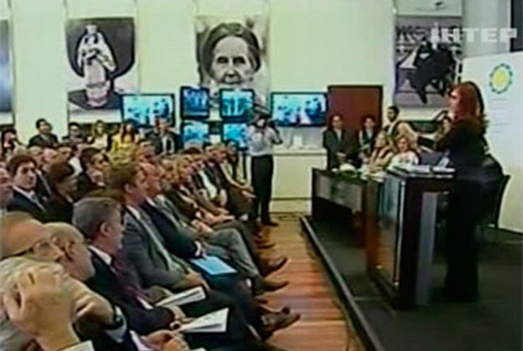 Президент Аргентины назвала пародией референдум на Фолклендах