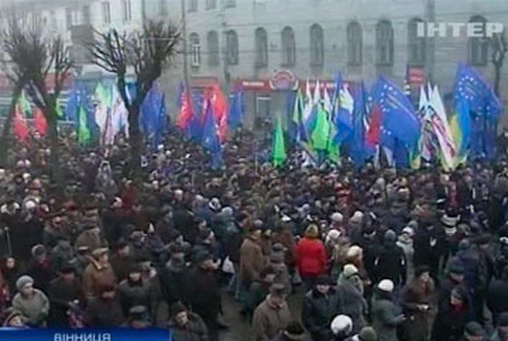В Виннице оппозиция организовала акцию "Вставай, Украина"