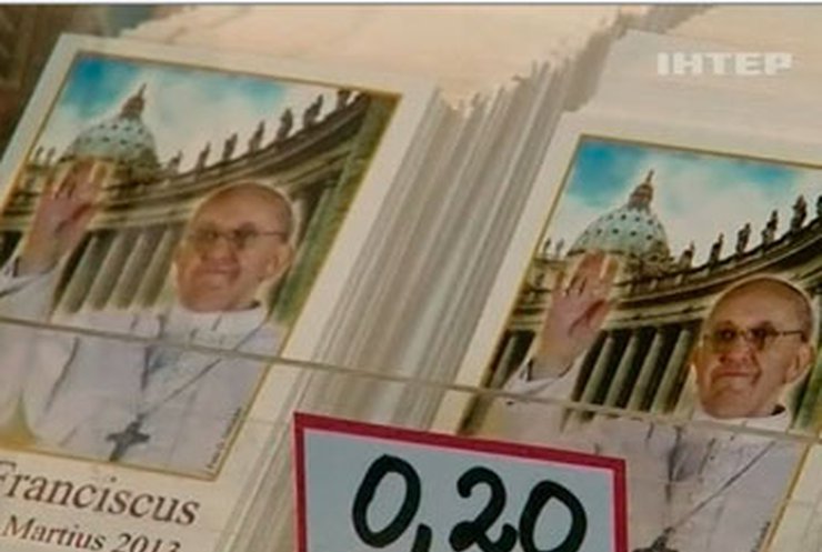 В Ватикане активно торгуют сувенирами с ликом папы римского