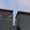 Норвежский экстремал совершил новый трюк, пролетев между небоскребами