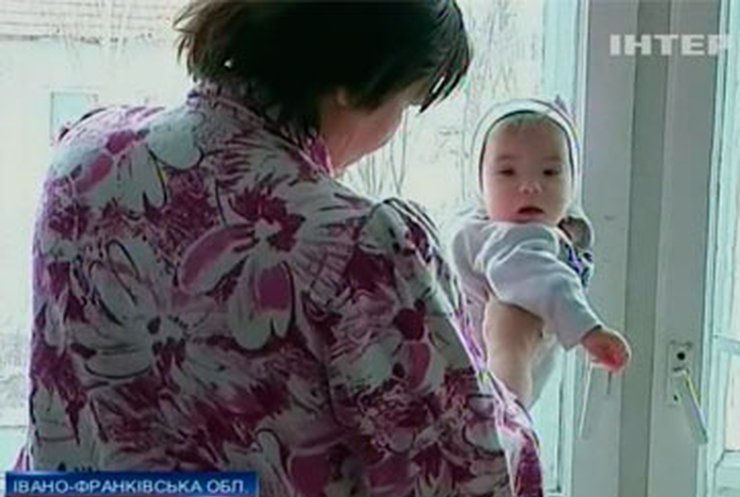Многодетной матери из Прикарпатья грозит лишение родительских прав