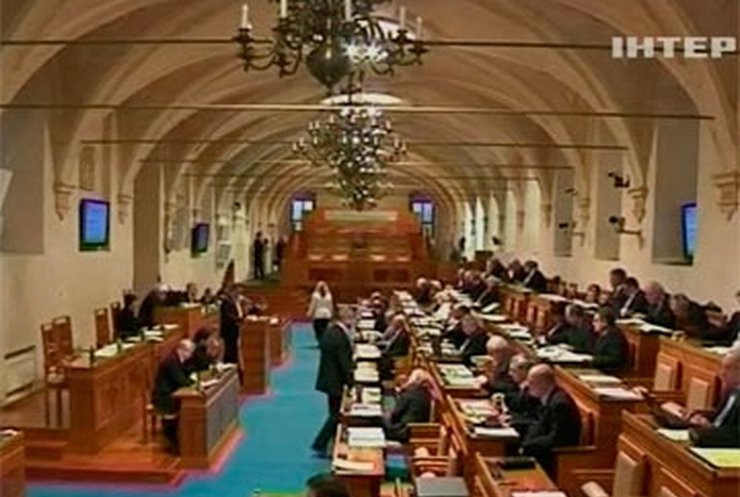 Чешских депутатов лишили пожизненной неприкосновенности