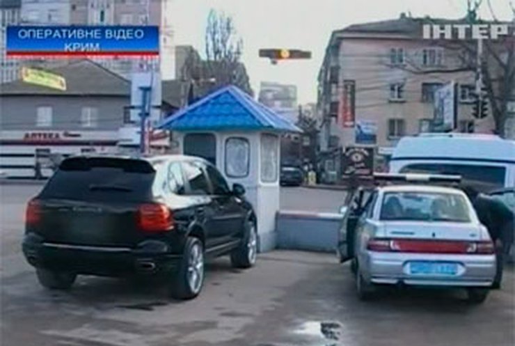 В Симферополе задержали две элитные машины с поддельными документами
