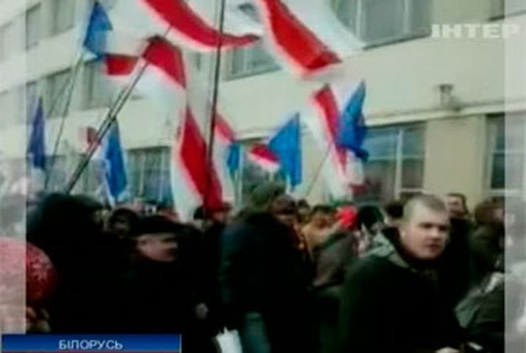 Осужденных за митинги в Беларуси украинцев отпустили