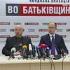 Лидеры оппозиции заявляют, что большинство хочет перекупить их депутатов