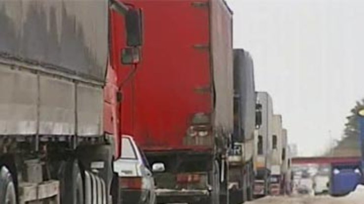 ГАИ ограничила въезд для грузовиков на границе Сумщины с Россией