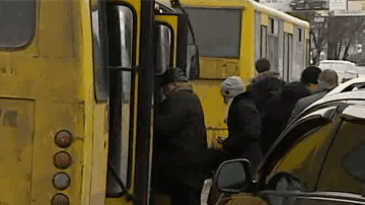 На дороги Киева возвращается общественный транспорт