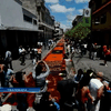 В Гватемале к Страстной пятнице выложили 1,5-километровый ковер из цветов