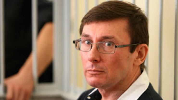 Луценко еще не привезли в Киев, - супруга
