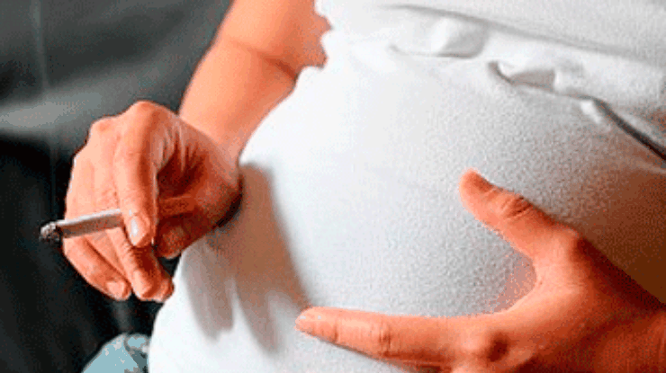 Треть украинок курит во время беременности, - ЮНИСЕФ