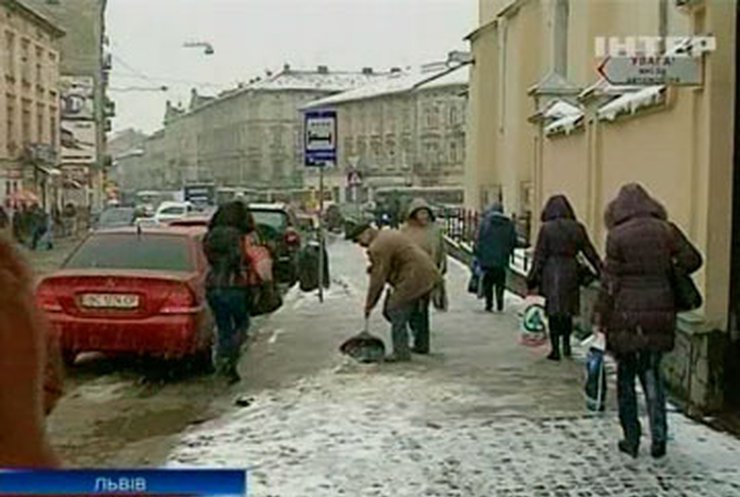 Во Львове ночью пошел мокрый снег
