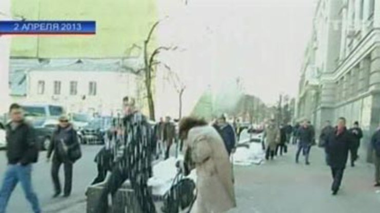 Милиция отпустила "свободовцев", которые забросали снежками депутатов