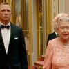 Британская киноакадемия признала Елизавету II самой запоминающейся девушкой Бонда