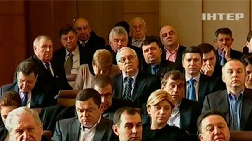 Оппозиция требует у большинства отчета в парламенте