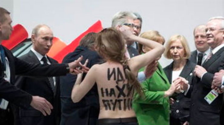 "Femenистки" прорвались к Путину и Меркель