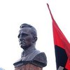 В Прикарпатье разбили памятные доски с изображением Шухевича