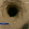 Китайцы спасли девочку из строительной ямы