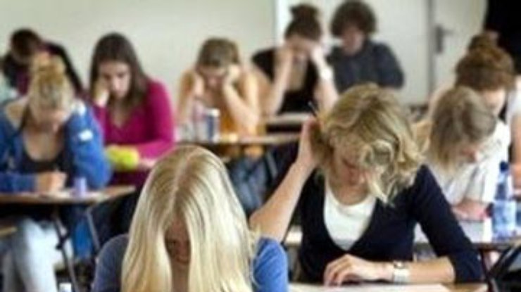 Сдавать ВНО на украинском не хотят 18% абитуриентов, - Табачник