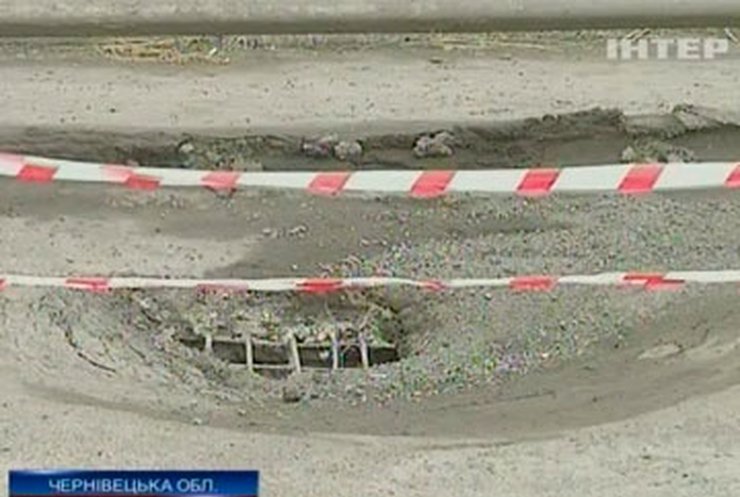 Мост через Днестр закрыли из-за обвала конструкции