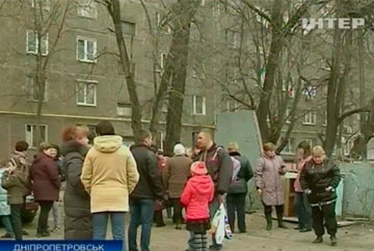 В Днепропетровске вышли на митинг жители общежития, где отключили свет