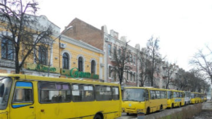В горсовете Полтавы уверяют, что оппозиция сама перегородила улицы автобусами