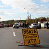 ДТП на трассе Киев-Чоп: Трое пешеходов - в реанимации, водитель сбежал