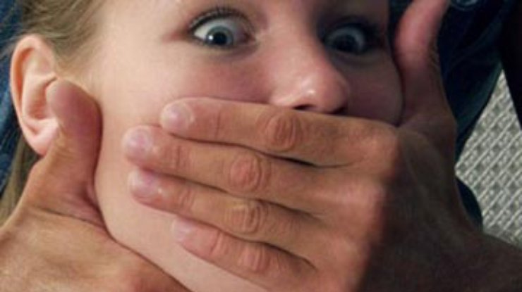 В Индии 10-летнюю девочку жестоко изнасиловали в автобусе