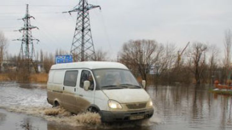 В Украине из-за паводка ограничено движение автомобилей