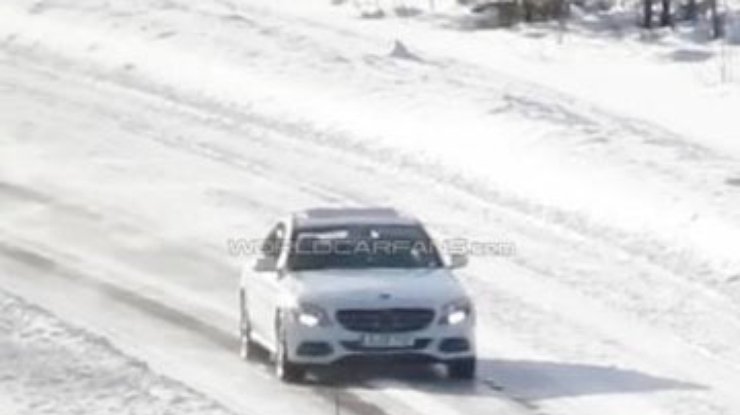Новый Mercedes-Benz C-Class увидели без камуфляжа