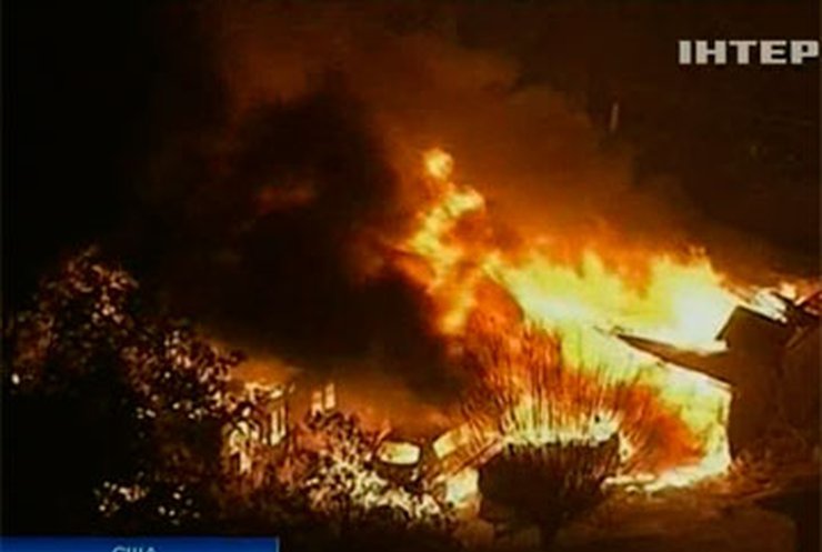 Взрыв на заводе в Техасе зацепил жилые дома