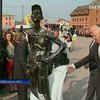 В Каменце-Подольском установили памятник туристу