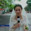 Китайская журналистка вышла в эфир прямо на своей свадьбе