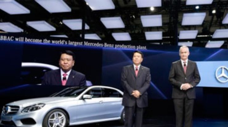 Cедан Mercedes-Benz E-класса стал длиннее на 14 сантиметров