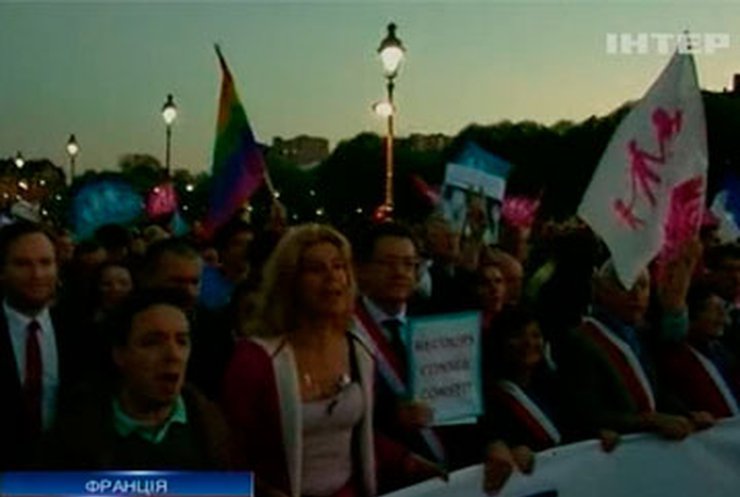 Тысячи парижан вышли на улицы против легализации однополых браков