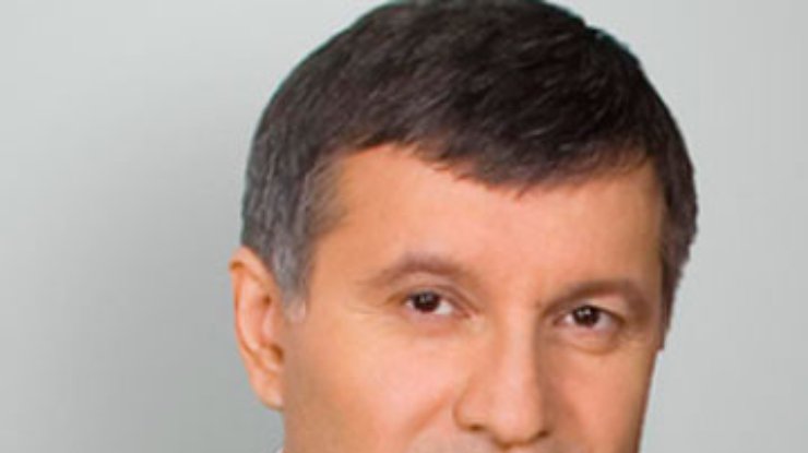 Аваков: Если введут безвизовый режим - полстраны выедет