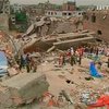 На месте разрушенного дома в Бангладеш продолжется поисковая операция