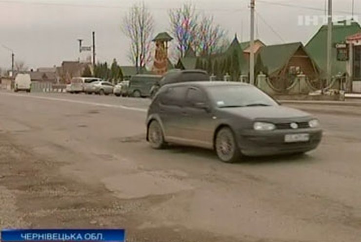 На Буковине ремонт дорог прекратился из-за недостатка средств