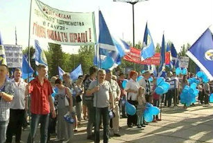 В Кривом Роге на массовый митинг вышли работники "Криворожстали"