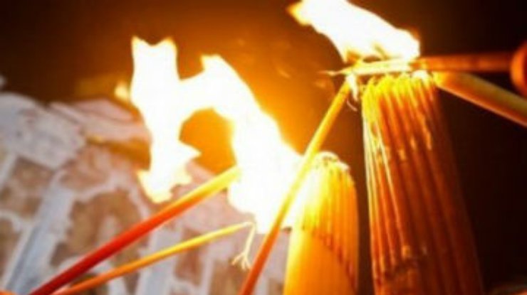 Благодатный огонь прибыл в Украину