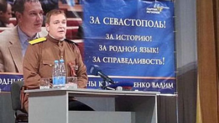 Колесниченко встретился с журналистами в форме советского офицера