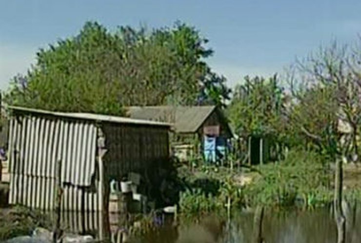 В Черкасской области большая вода затопила жилые дома