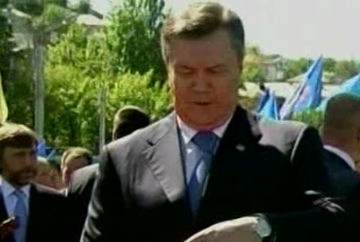 Виктор Янукович посетил Севастополь и Артек
